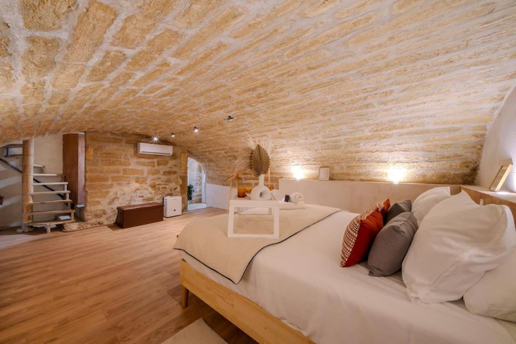 La Suite Eximia Avec Patio - Parking Souterrain Inclus - Centre Historique Монпелье Экстерьер фото